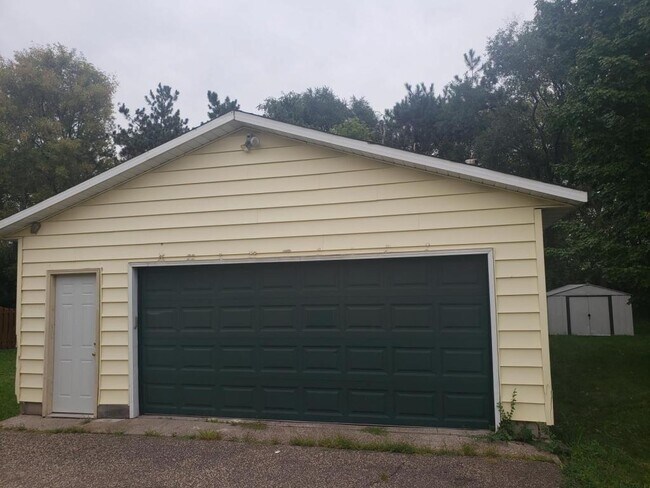 Building Photo - 9867 Heath Avenue S