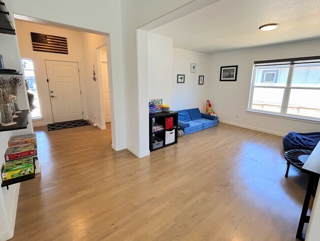 Foto del edificio - 4 bed 3 bath home off Woodmen and Powers
