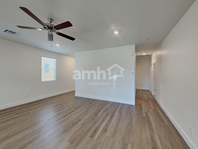 Building Photo - 874 English Primrose St