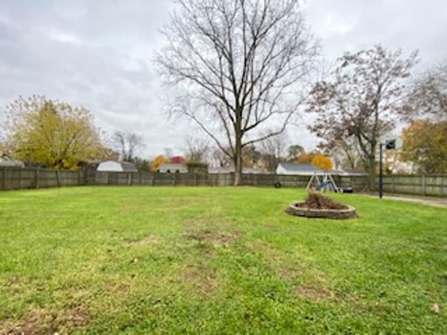 Building Photo - 59636 Rosedale Ave