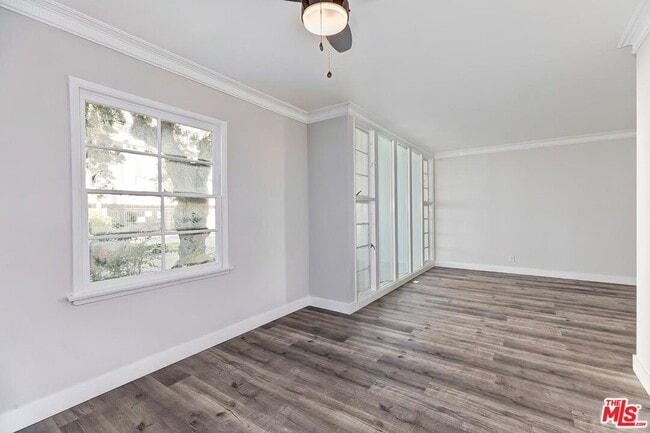 Foto del edificio - 5022 Clinton St