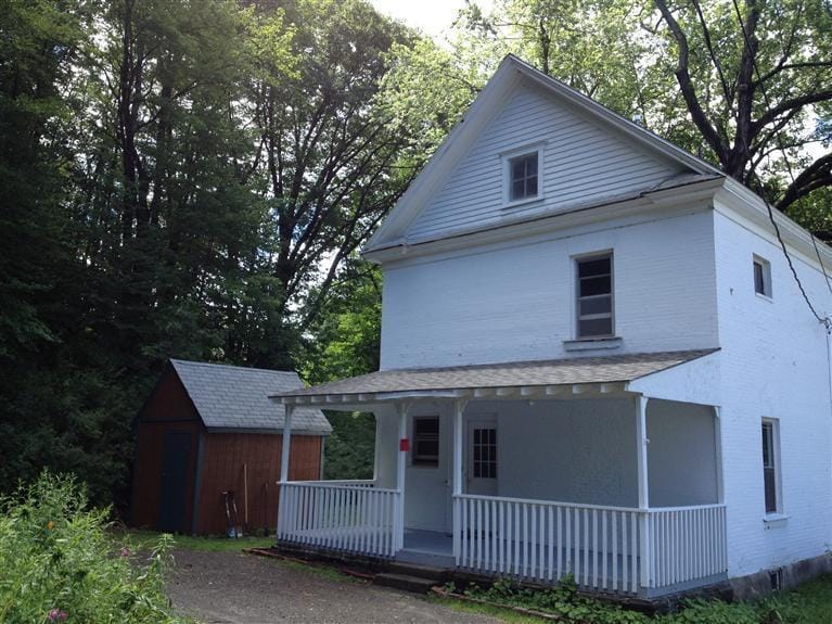 Primary Photo - 2 Thorn St