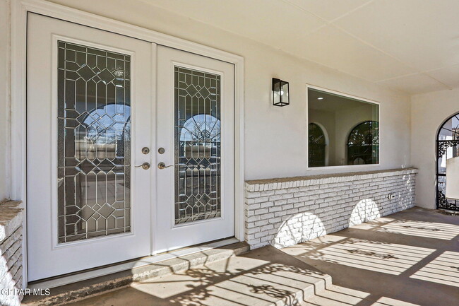 Building Photo - 5713 Creston Ave