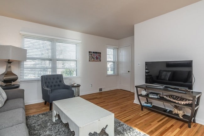 Living Room - 1702 S Phillips Ave