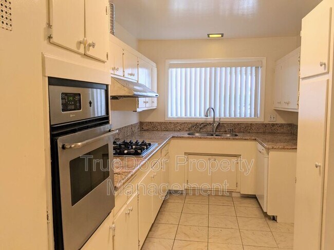Foto del edificio - 419 N South Redwood Dr