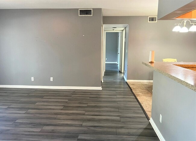 Building Photo - 2500 SE Anchorage Cove