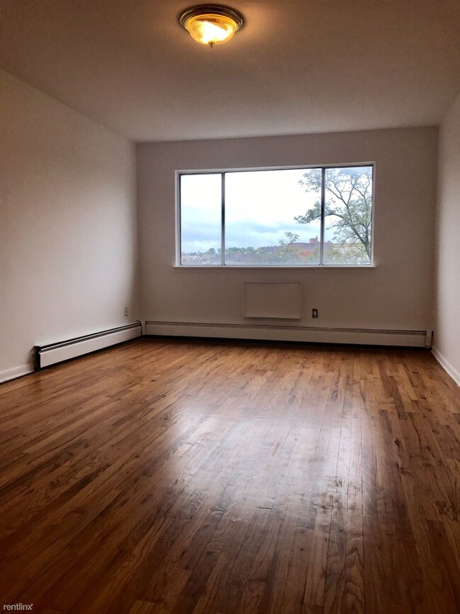 Building Photo - 3 br, 1.5 bath Apartment - 2750 Johnson Ave