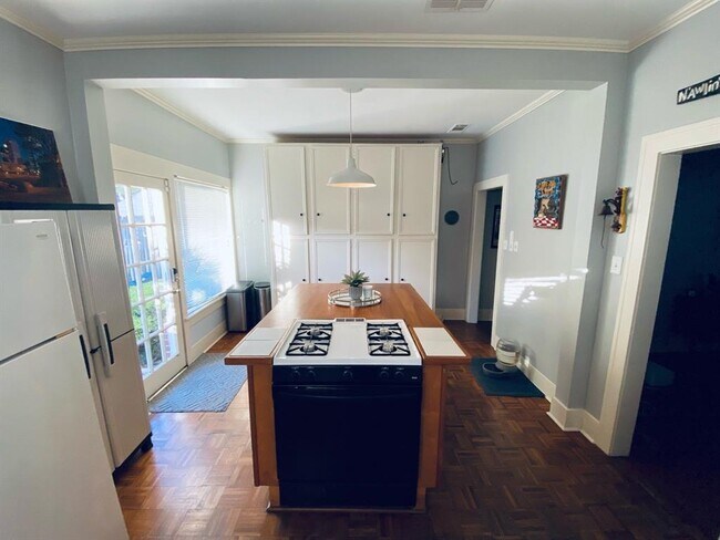 Foto del edificio - 1706 Cherryhurst St