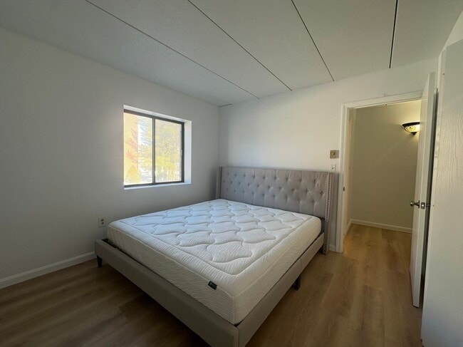 Building Photo - 137 Franklin St