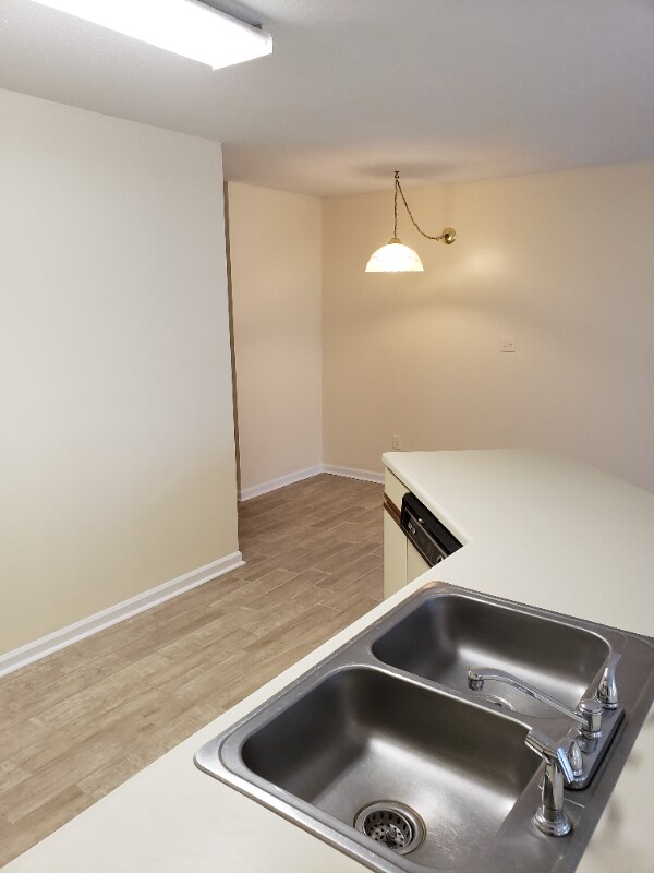 Foto del edificio - 3700 Golf Colony Ln