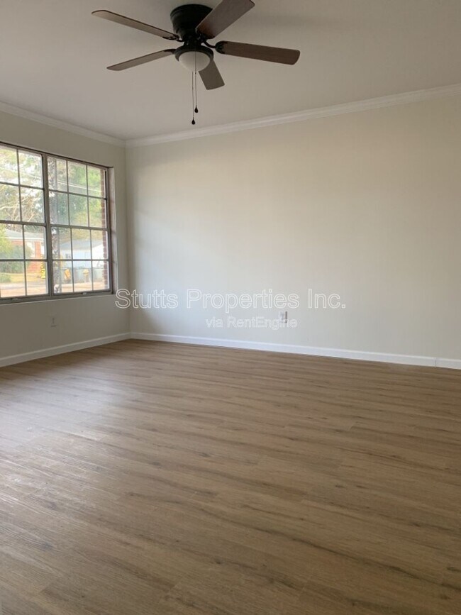 Foto del edificio - 927 Sherrod Ave