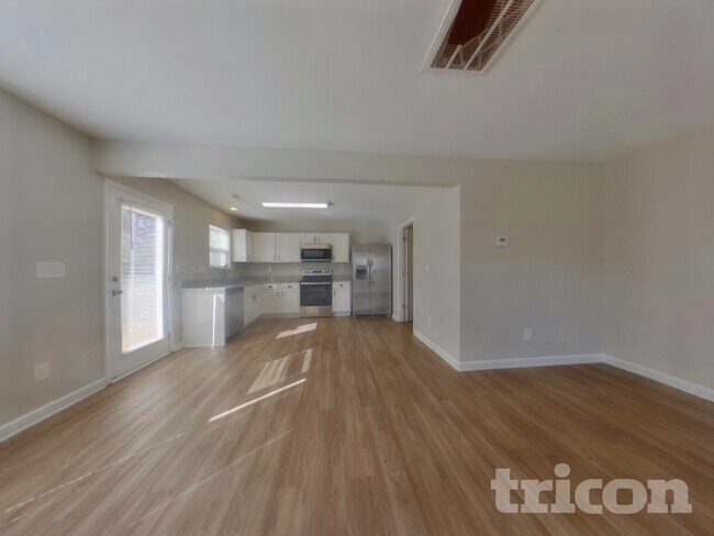 Foto del edificio - 5015 Sam Rhyne Ct