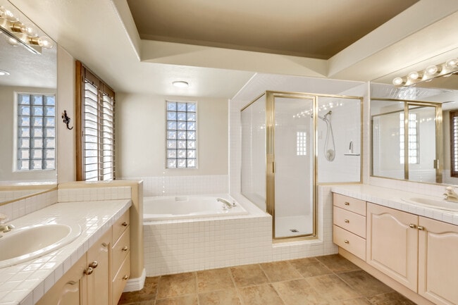 Building Photo - 9071 Pebble View Ct
