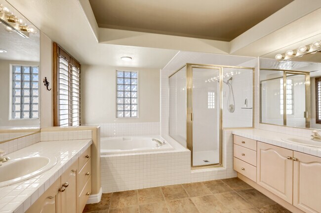 Foto del edificio - 9071 Pebble View Ct