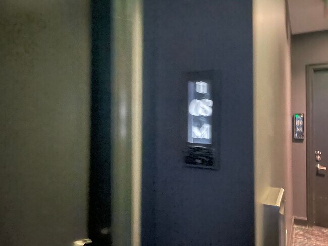 Building Photo - 2 Bed condo in downtown Houston