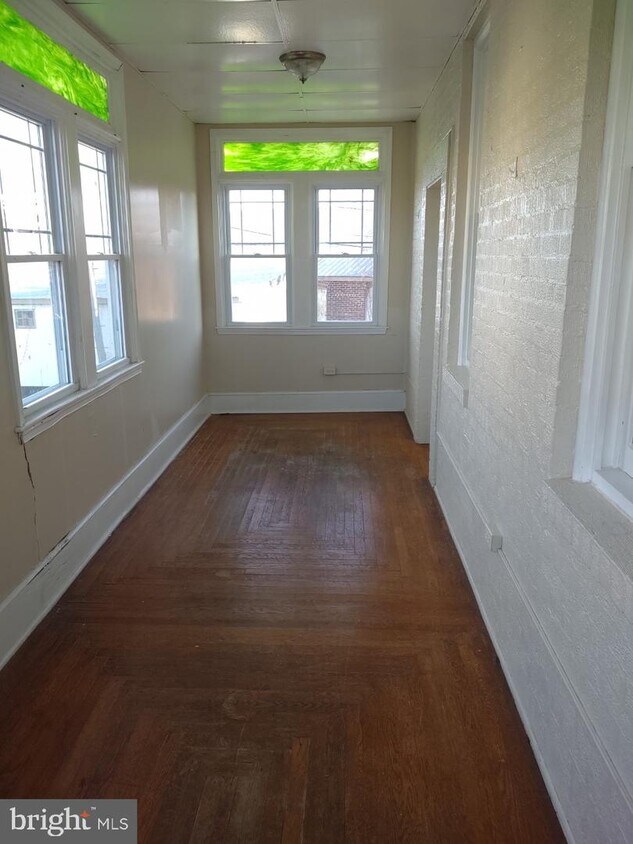 Foto principal - 527 W Main St