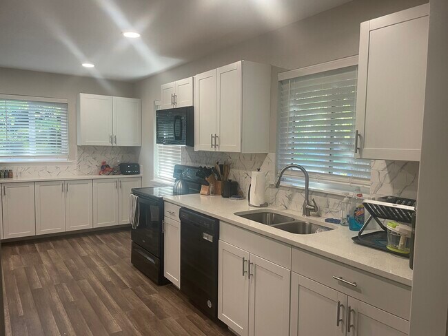 Kitchen - 552 Galena St