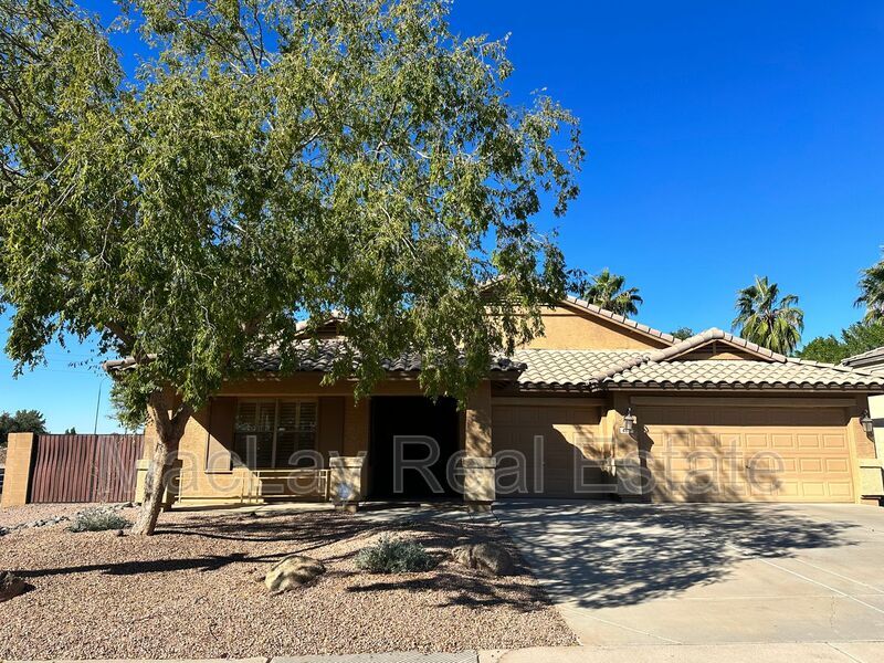 Primary Photo - 460 S Dodge Dr