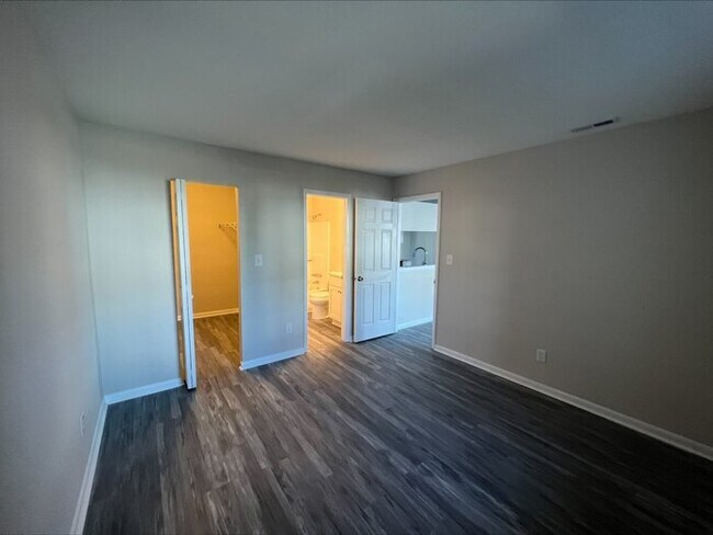 Building Photo - 5677 Landfall Dr