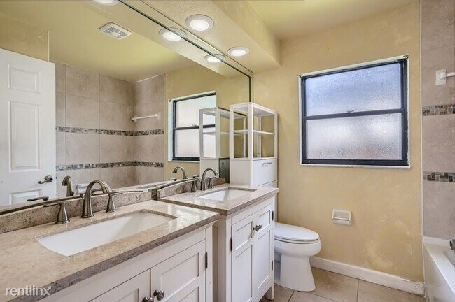 Building Photo - 4 br, 3 bath House - 1742 Shady Leaf Drive