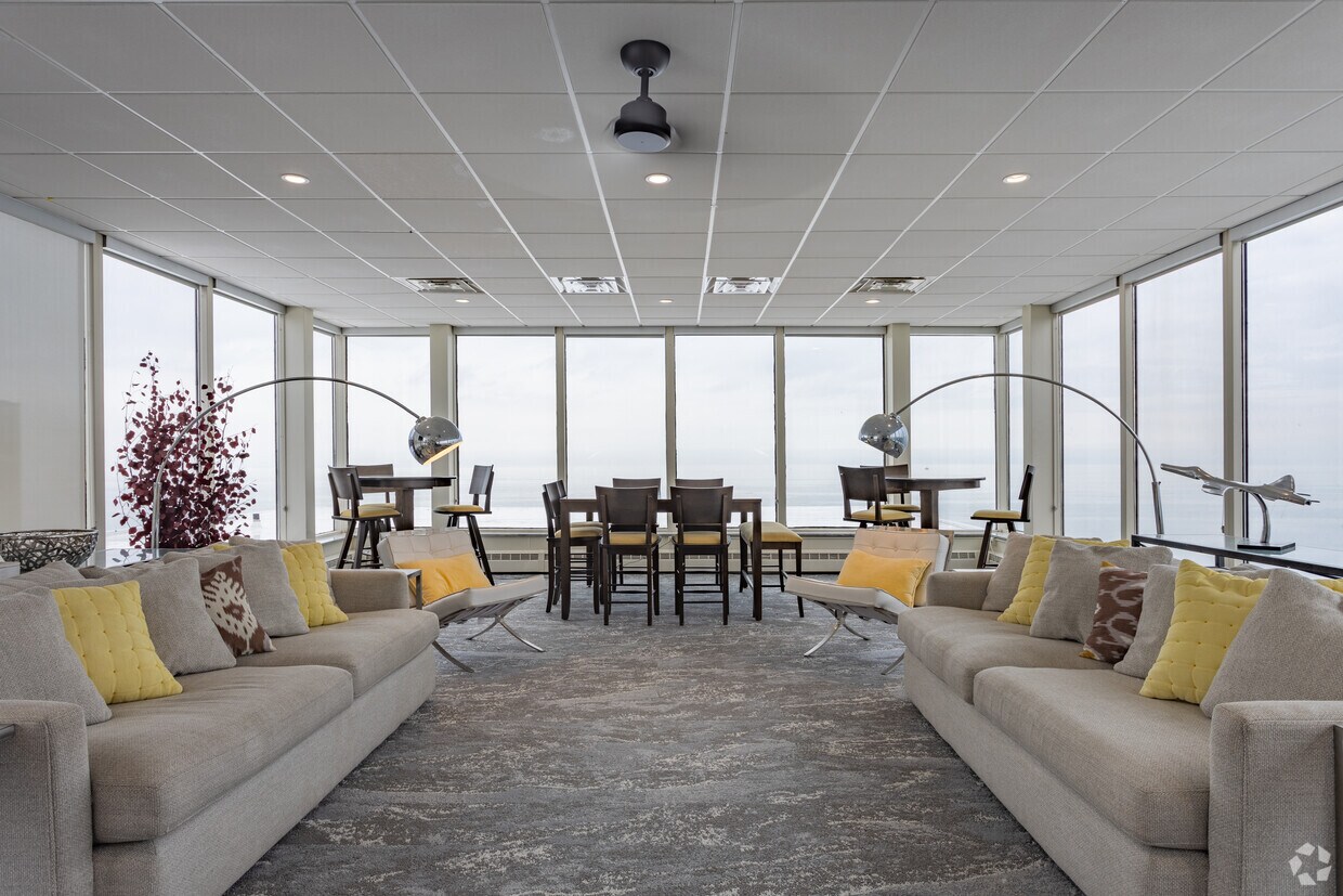 12000 Edgewater Apartments in Lakewood, OH