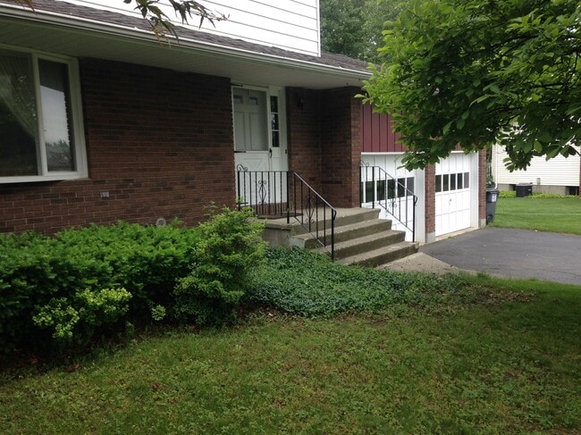 Front Entrance-3 - 5 Graffin Dr