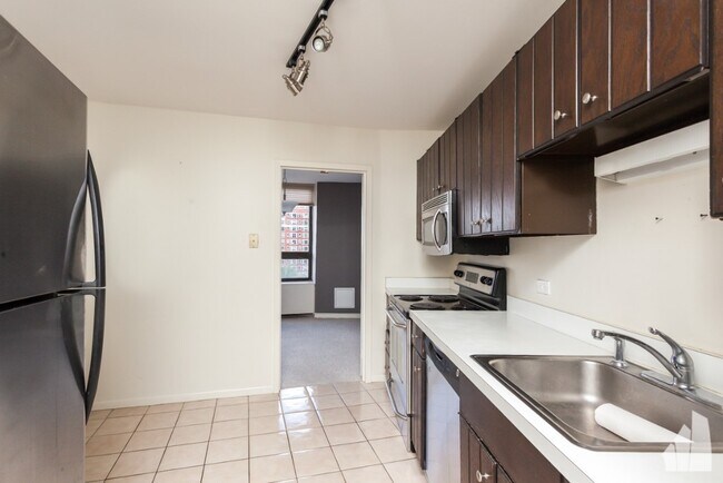 Foto del edificio - 3930 N Pine Grove Ave
