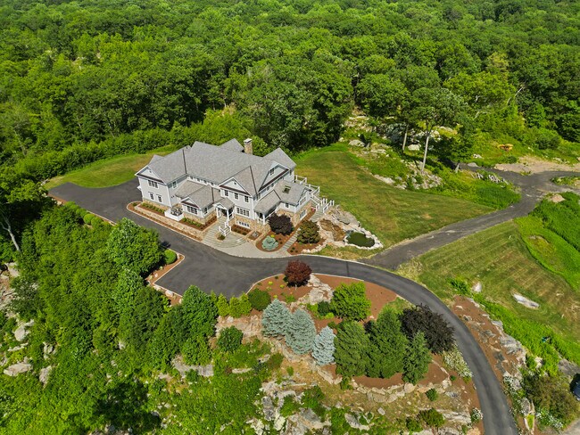Foto del edificio - 29 Rogues Ridge Rd