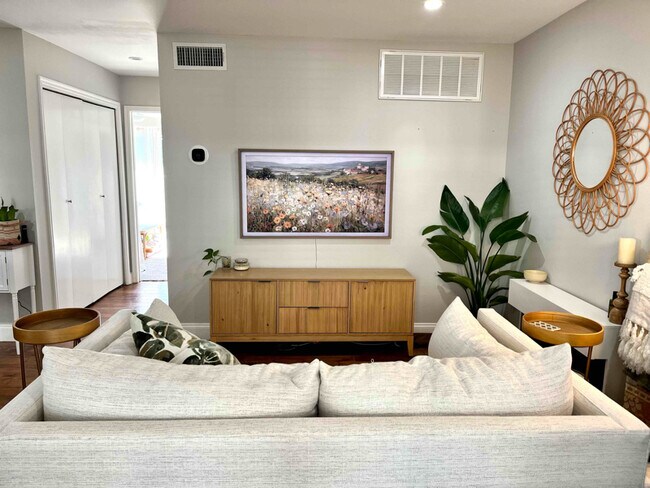 Foto del edificio - 4616 W Lovers Ln