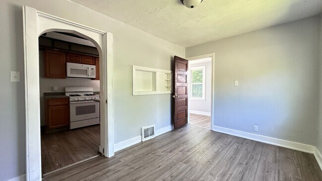Foto del edificio - Spacious 3-bed home in Midland, PA!