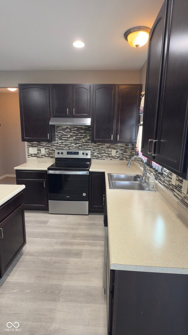 Foto del edificio - 2244 McGregor Ct