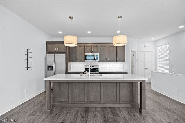 Building Photo - 2059 W 34th Pl