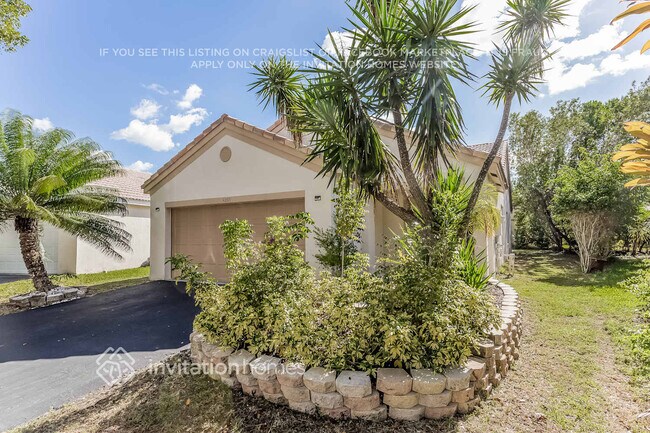 Building Photo - 4266 Greenbriar Ln