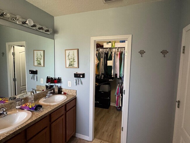 Foto del edificio - Gated Plant City Gem – Fully Upgraded Home- Resort Style Amenities