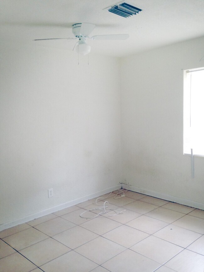 Foto del edificio - 3 Bedroom 1 Bathroom Single Family House