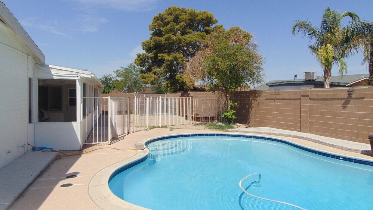 Primary Photo - 4008 W Davidson Ln