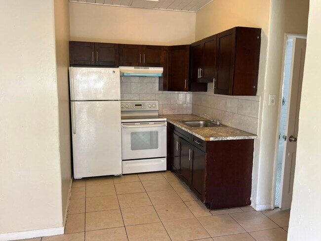 Foto del edificio - 480 NE 162nd St