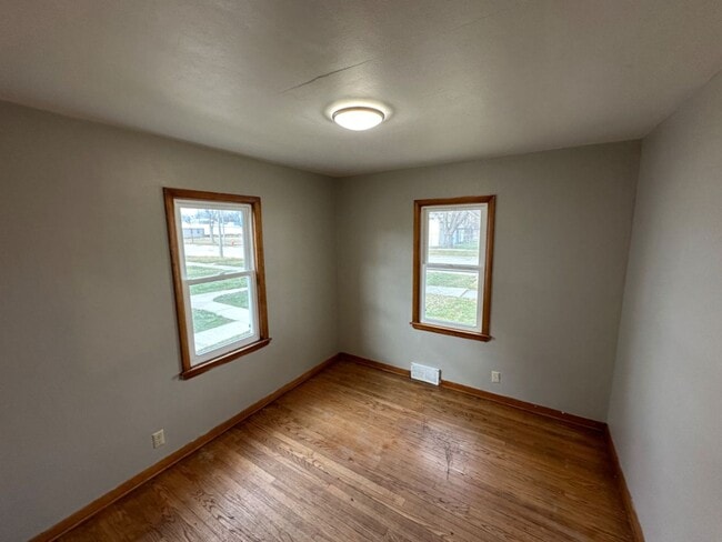 Building Photo - 2 Bedroom Single Family