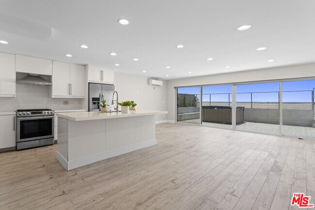 Foto del edificio - 6955 Trolleyway S