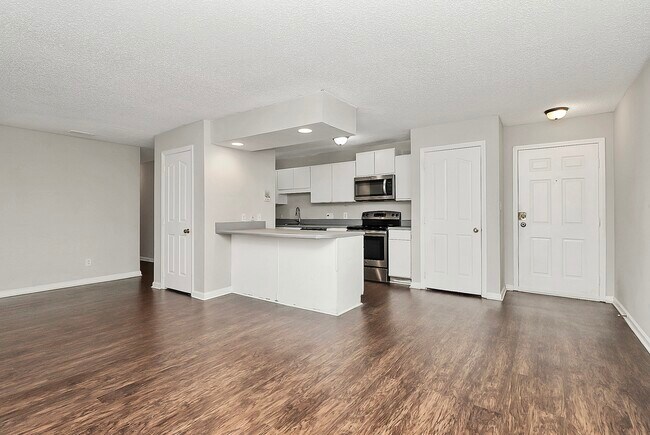Foto del edificio - 7360 Rose Terrace Ct