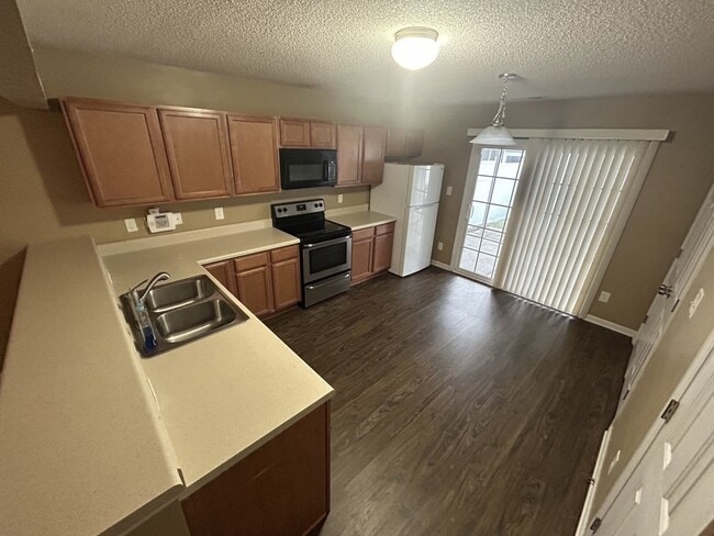 Building Photo - 2005 Banister Loop