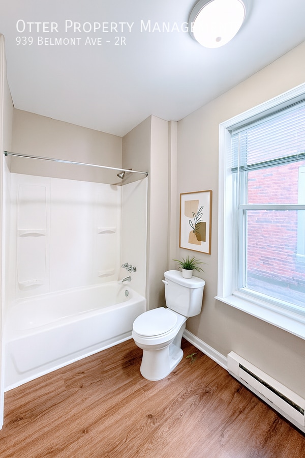 Building Photo - 939 Belmont Ave