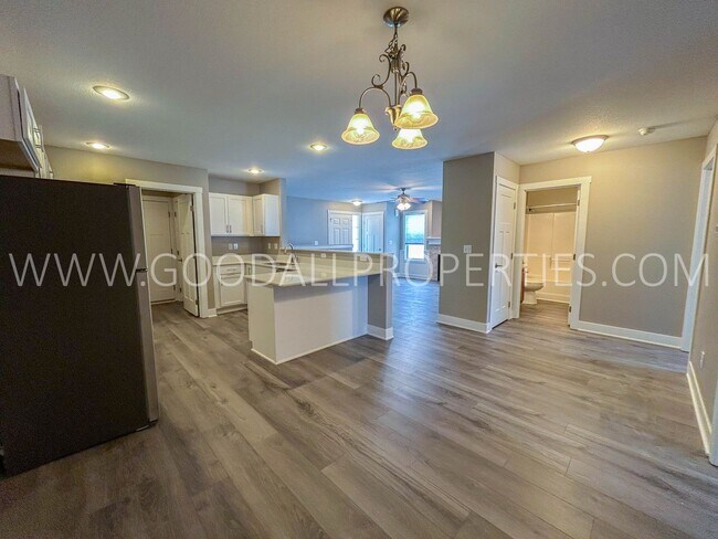 Building Photo - Move in today and pay no rent until Januar...