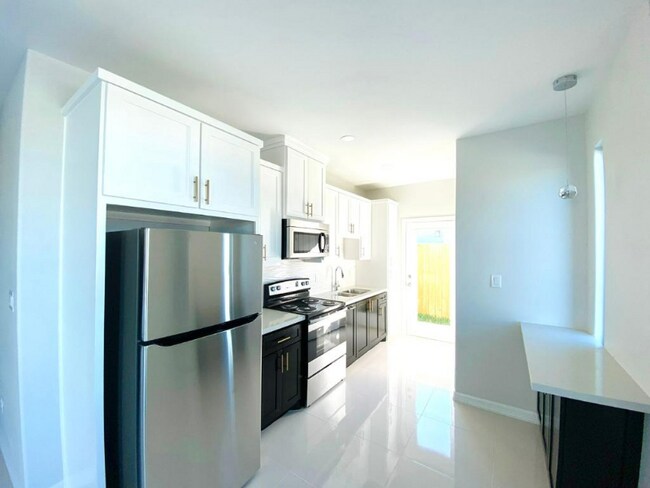 Building Photo - 208 W Rutherford Ave