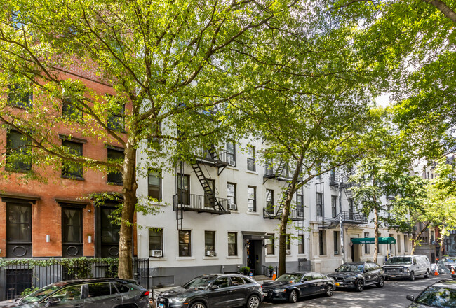 Building Photo - 250 W 22nd St