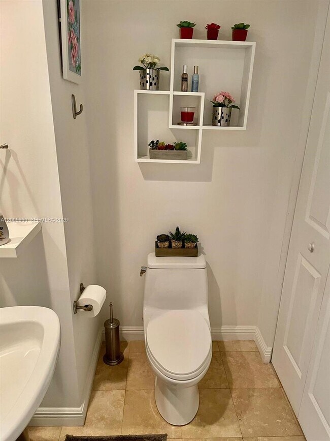 Foto del edificio - 1745 E Hallandale Beach Blvd