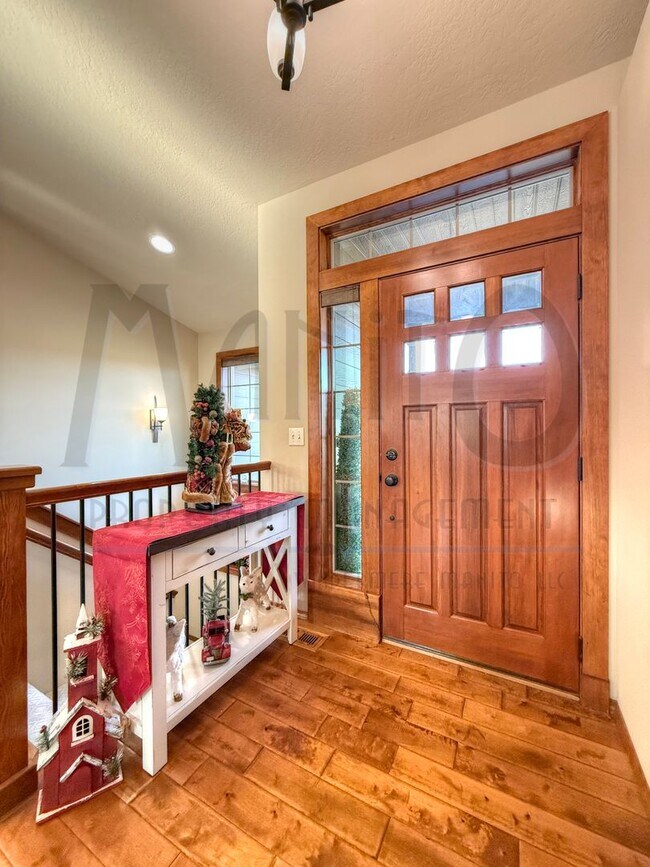 Foto del edificio - Stunning River Ridge Home With Spectacular Views