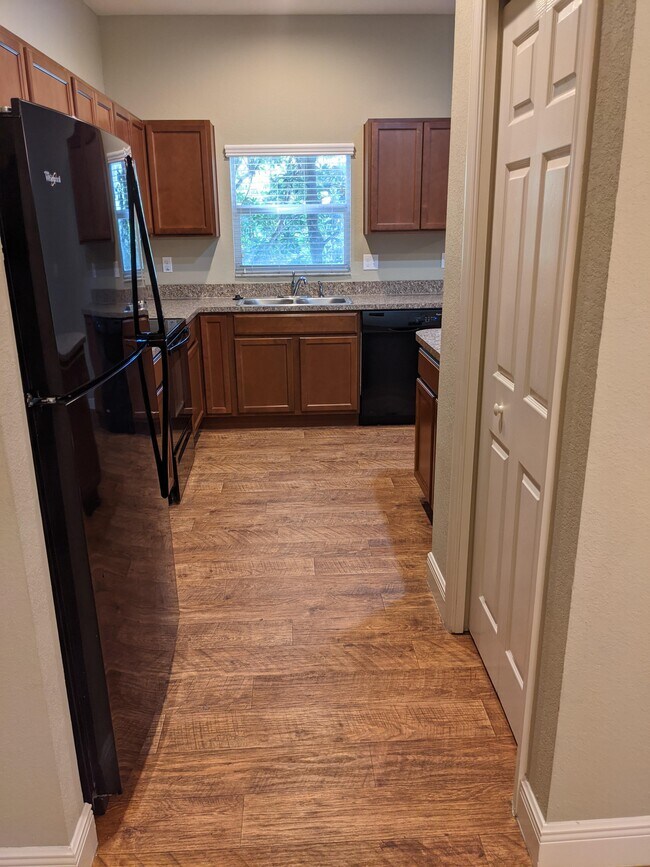 Kitchen w/pantry - 2034 Sophia Pl