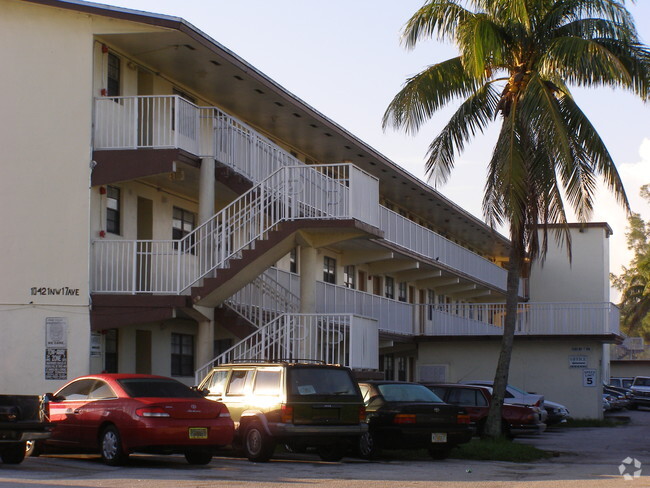 Building Photo - Silverado Apartments