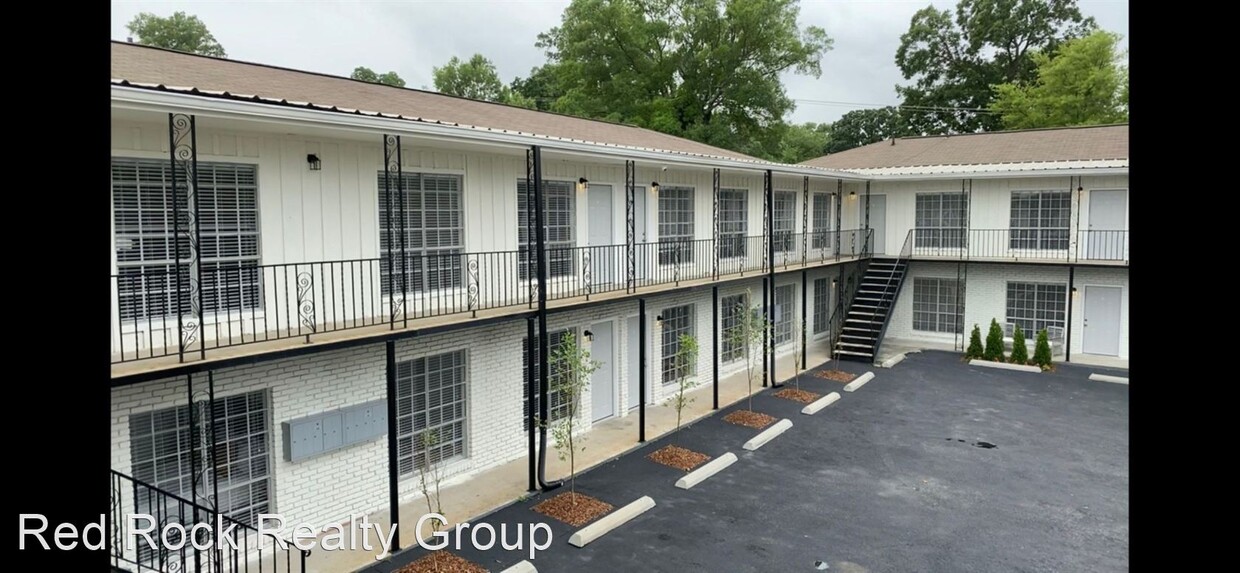 Foto principal - 819 30th St S